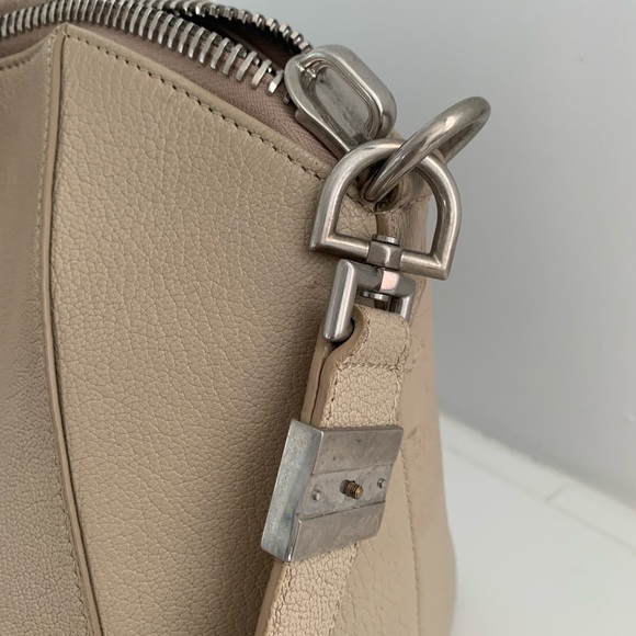 Givenchy Antigona medium leather satchel bag